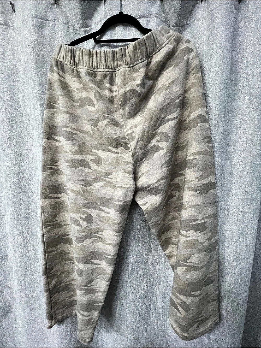 NWOT! American Eagle Camo Jogger Pants in Gray & Cream, L, 26” inseam